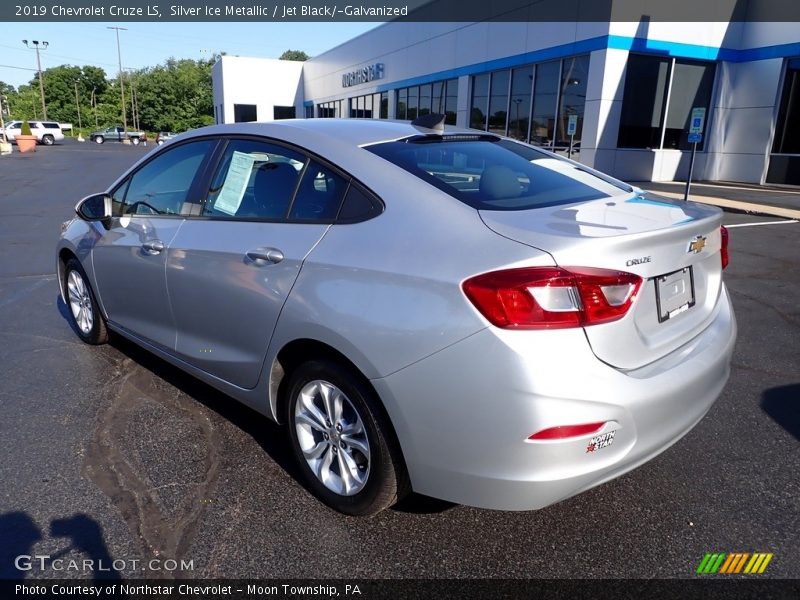 Silver Ice Metallic / Jet Black/­Galvanized 2019 Chevrolet Cruze LS
