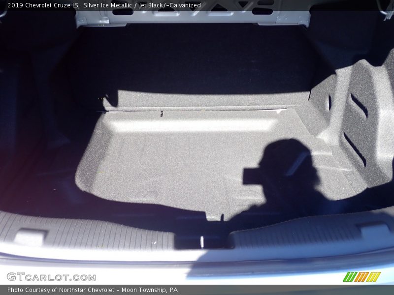Silver Ice Metallic / Jet Black/­Galvanized 2019 Chevrolet Cruze LS