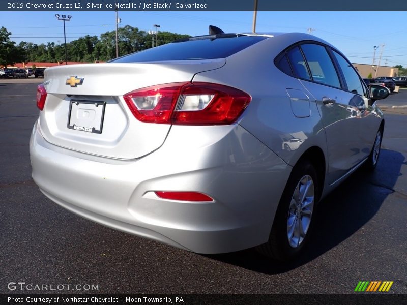Silver Ice Metallic / Jet Black/­Galvanized 2019 Chevrolet Cruze LS