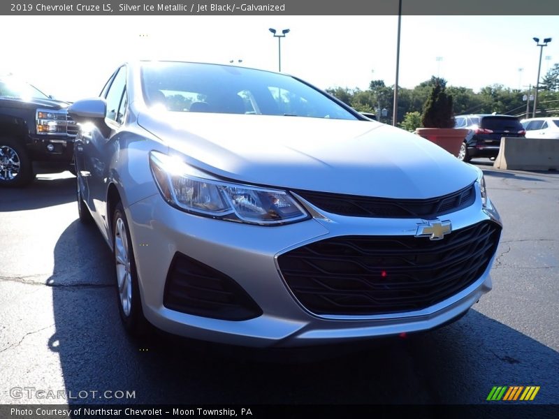 Silver Ice Metallic / Jet Black/­Galvanized 2019 Chevrolet Cruze LS