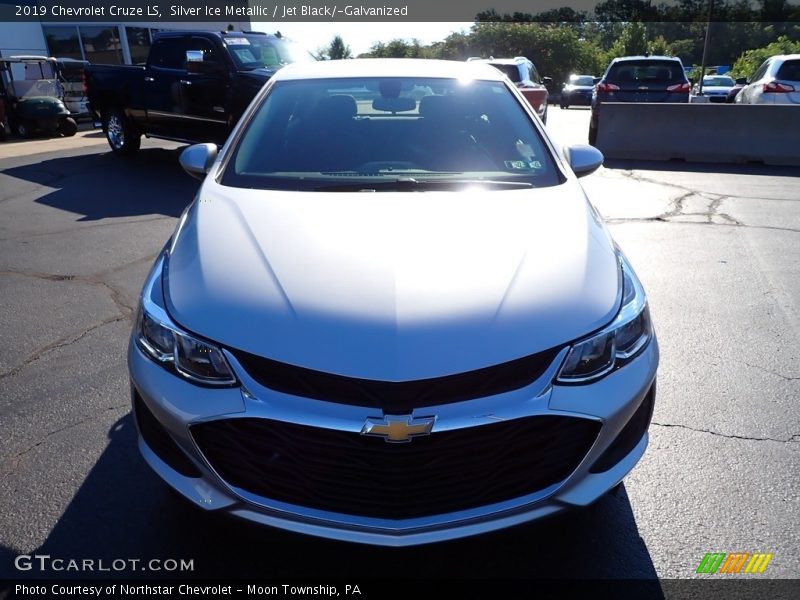 Silver Ice Metallic / Jet Black/­Galvanized 2019 Chevrolet Cruze LS