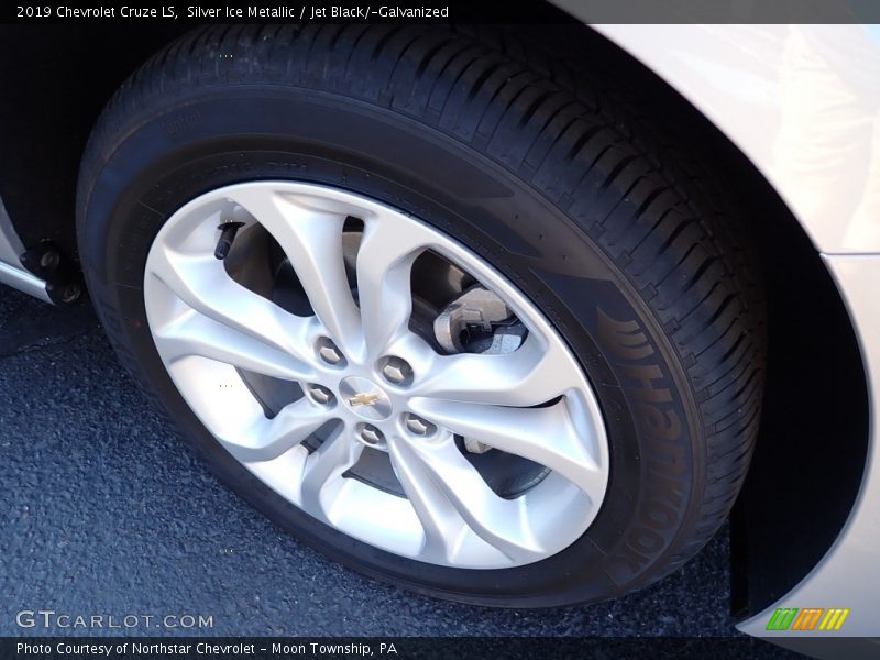 Silver Ice Metallic / Jet Black/­Galvanized 2019 Chevrolet Cruze LS