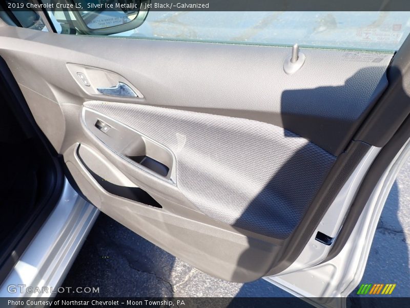 Silver Ice Metallic / Jet Black/­Galvanized 2019 Chevrolet Cruze LS