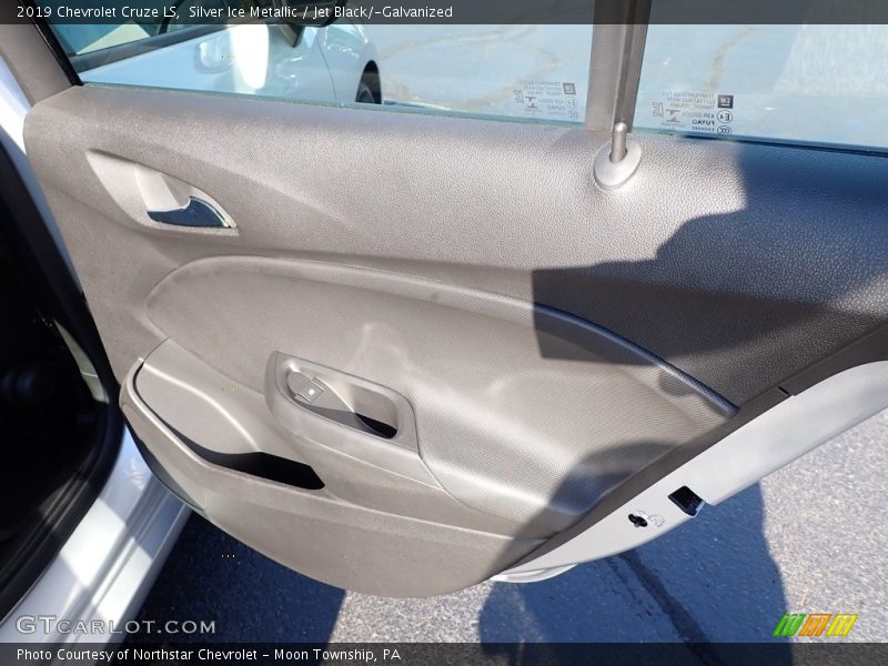 Silver Ice Metallic / Jet Black/­Galvanized 2019 Chevrolet Cruze LS