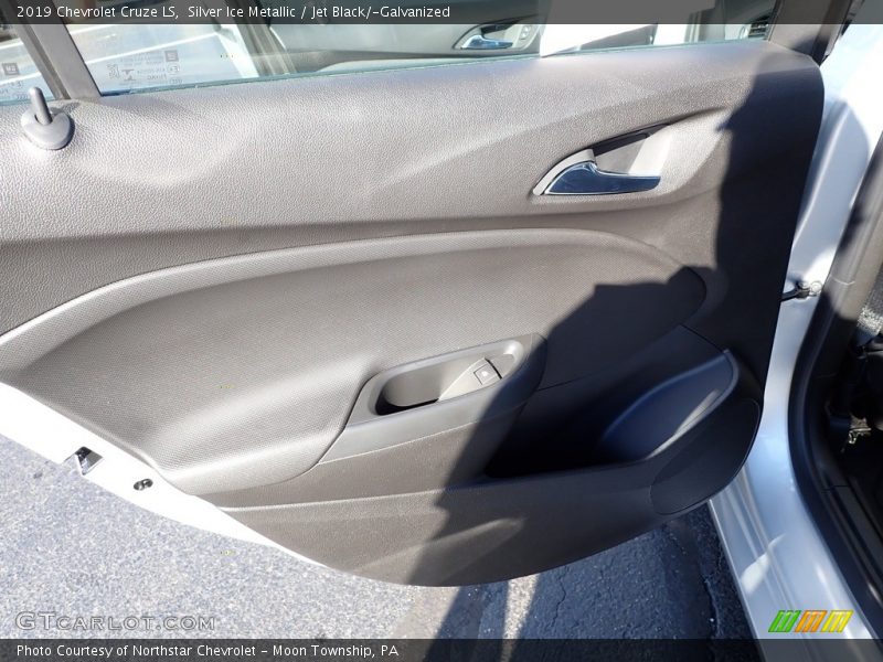 Silver Ice Metallic / Jet Black/­Galvanized 2019 Chevrolet Cruze LS