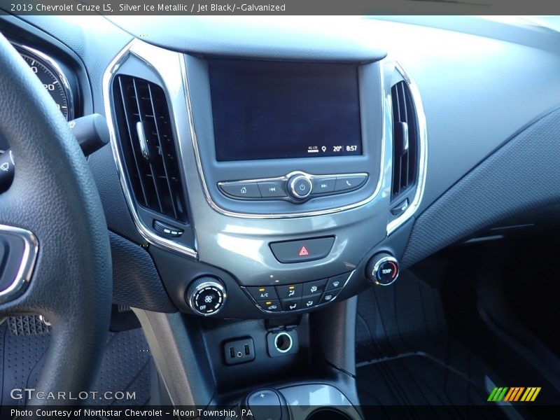 Silver Ice Metallic / Jet Black/­Galvanized 2019 Chevrolet Cruze LS