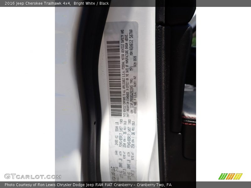 Bright White / Black 2016 Jeep Cherokee Trailhawk 4x4