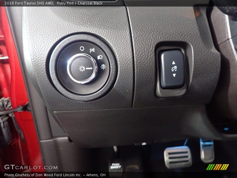 Controls of 2018 Taurus SHO AWD