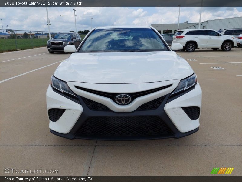 Super White / Black 2018 Toyota Camry SE