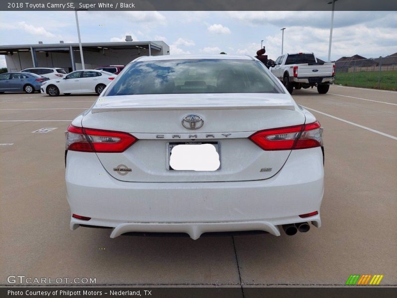 Super White / Black 2018 Toyota Camry SE