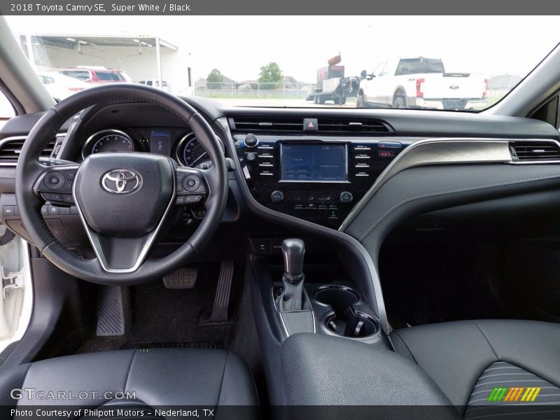 Super White / Black 2018 Toyota Camry SE