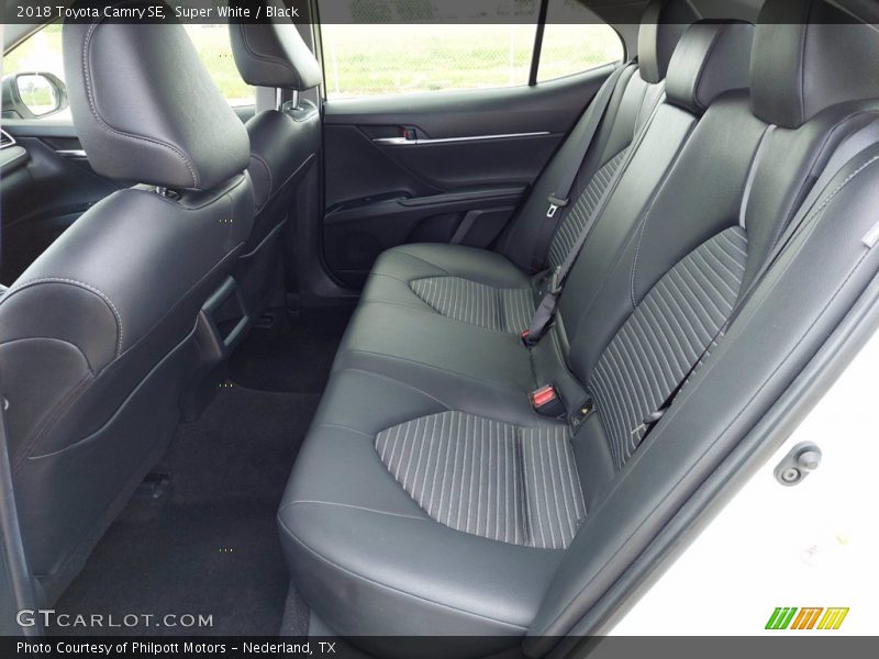 Super White / Black 2018 Toyota Camry SE