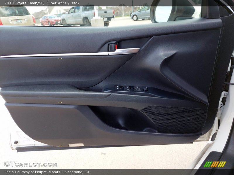 Super White / Black 2018 Toyota Camry SE