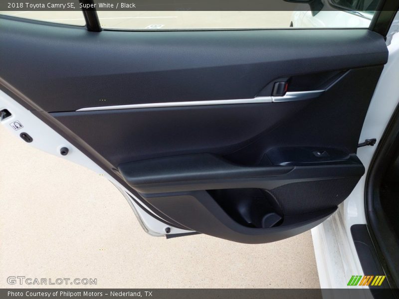 Super White / Black 2018 Toyota Camry SE