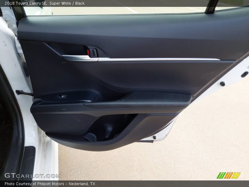 Super White / Black 2018 Toyota Camry SE