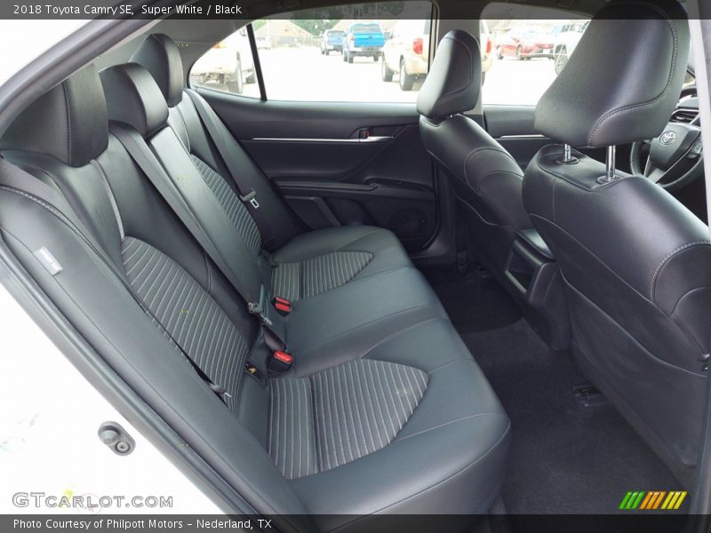 Super White / Black 2018 Toyota Camry SE