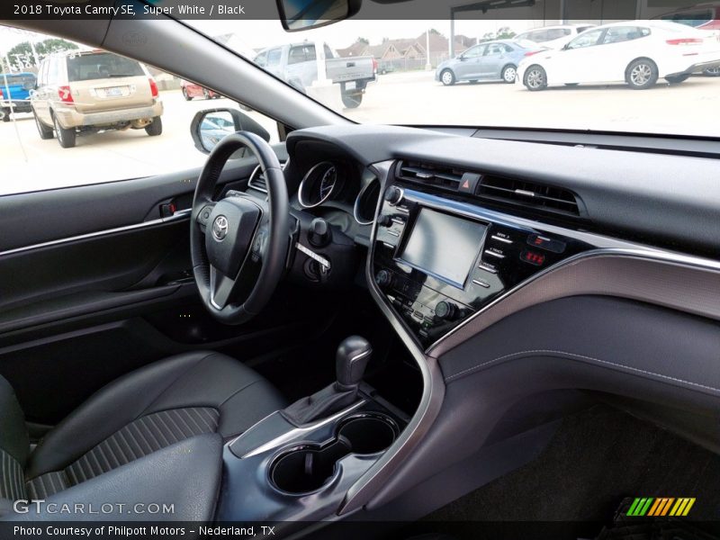 Super White / Black 2018 Toyota Camry SE