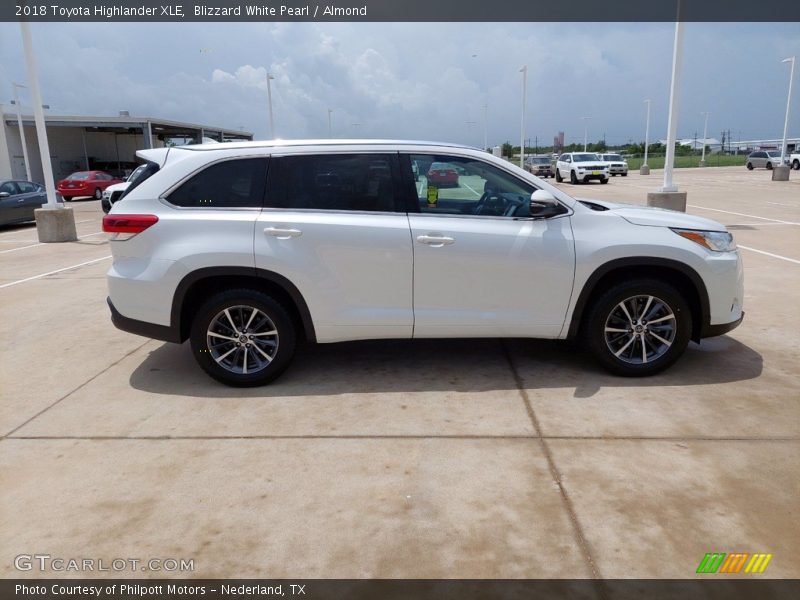 Blizzard White Pearl / Almond 2018 Toyota Highlander XLE