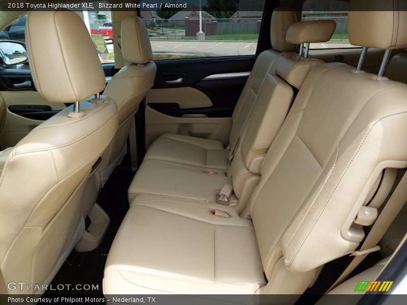 Blizzard White Pearl / Almond 2018 Toyota Highlander XLE