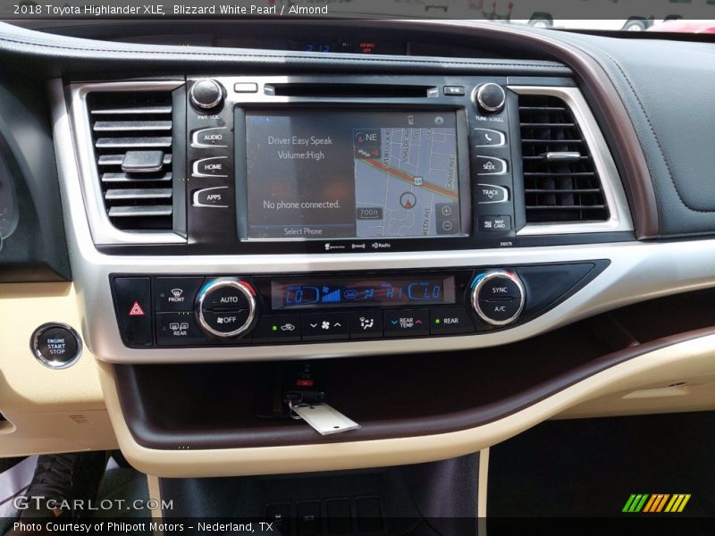 Blizzard White Pearl / Almond 2018 Toyota Highlander XLE