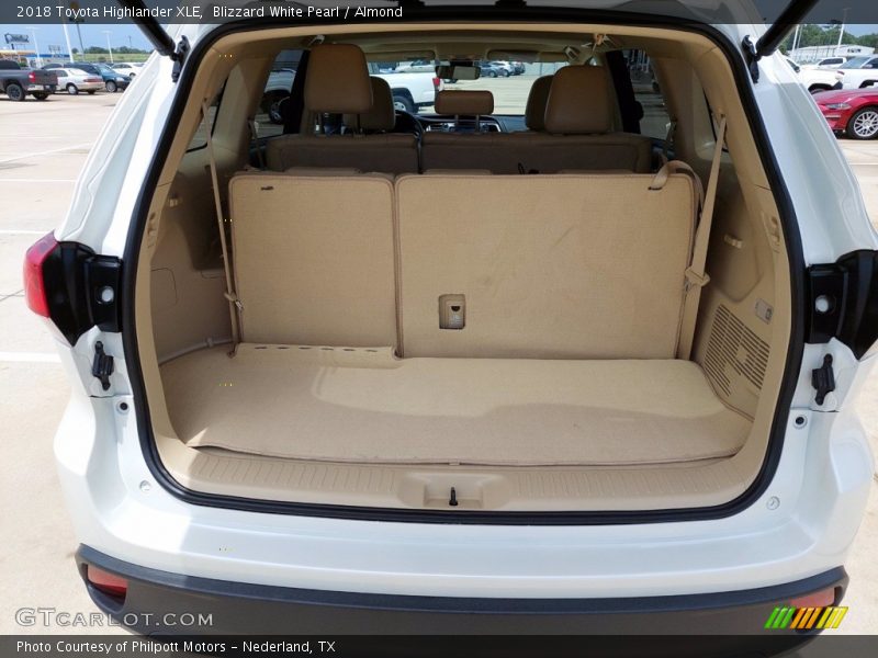 Blizzard White Pearl / Almond 2018 Toyota Highlander XLE