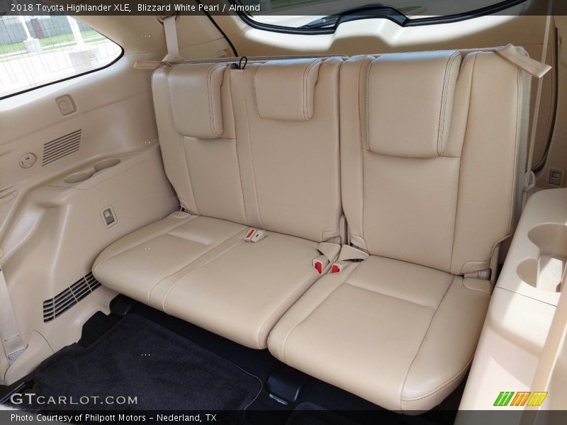 Blizzard White Pearl / Almond 2018 Toyota Highlander XLE
