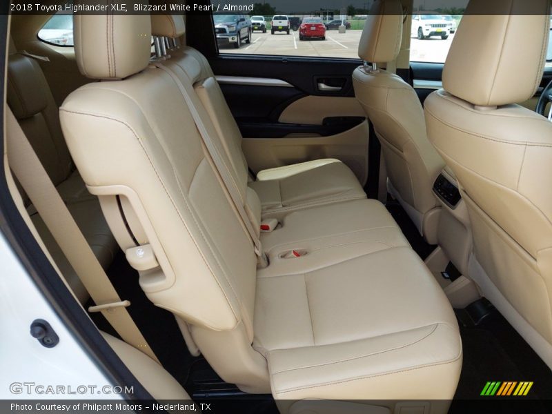 Blizzard White Pearl / Almond 2018 Toyota Highlander XLE