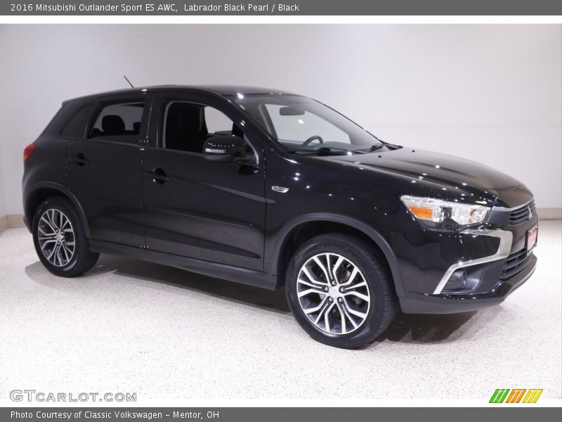 Front 3/4 View of 2016 Outlander Sport ES AWC