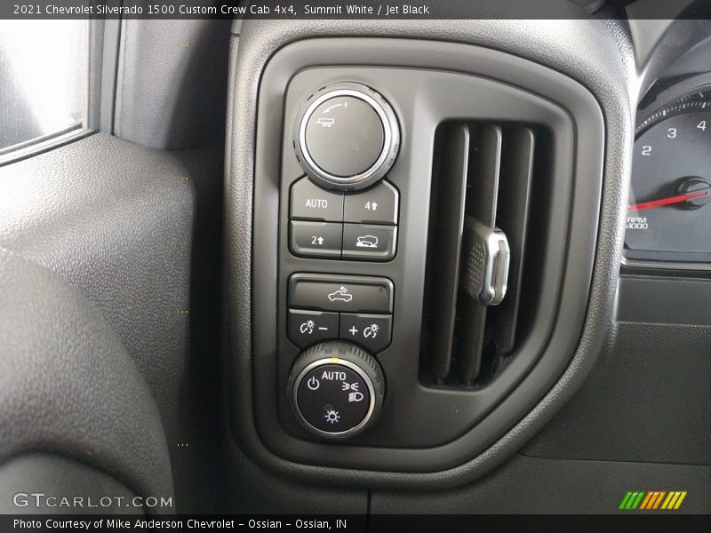 Summit White / Jet Black 2021 Chevrolet Silverado 1500 Custom Crew Cab 4x4