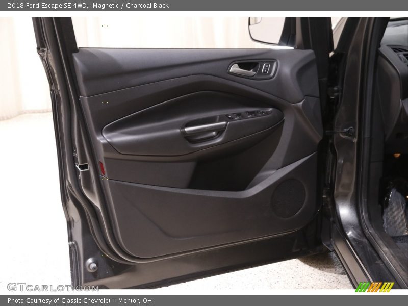 Magnetic / Charcoal Black 2018 Ford Escape SE 4WD