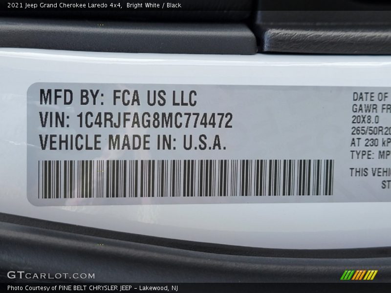 Bright White / Black 2021 Jeep Grand Cherokee Laredo 4x4