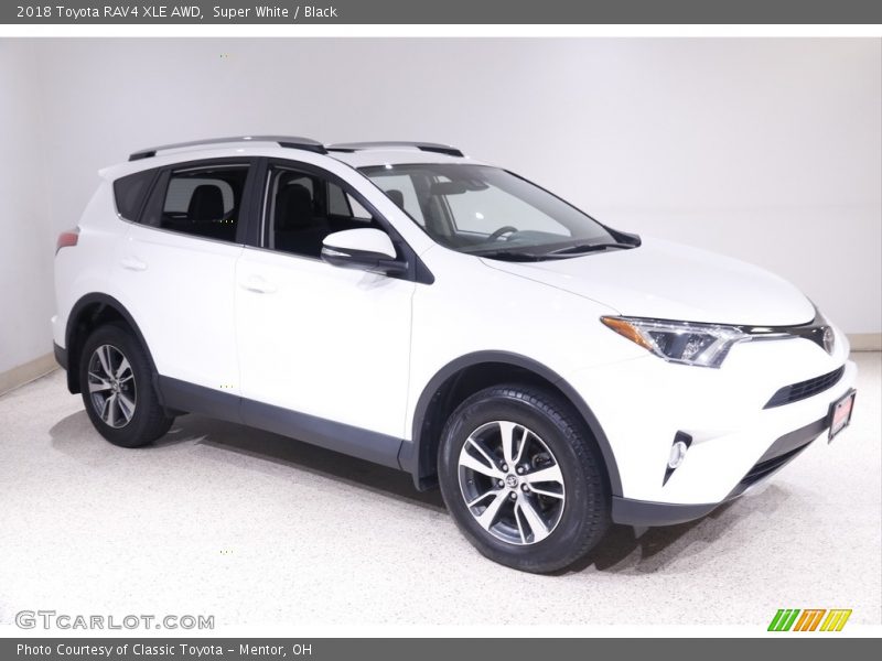 Super White / Black 2018 Toyota RAV4 XLE AWD
