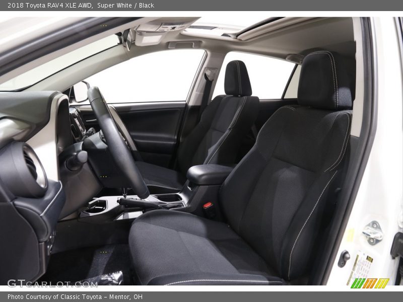 Super White / Black 2018 Toyota RAV4 XLE AWD