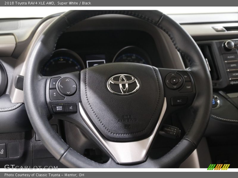 Super White / Black 2018 Toyota RAV4 XLE AWD