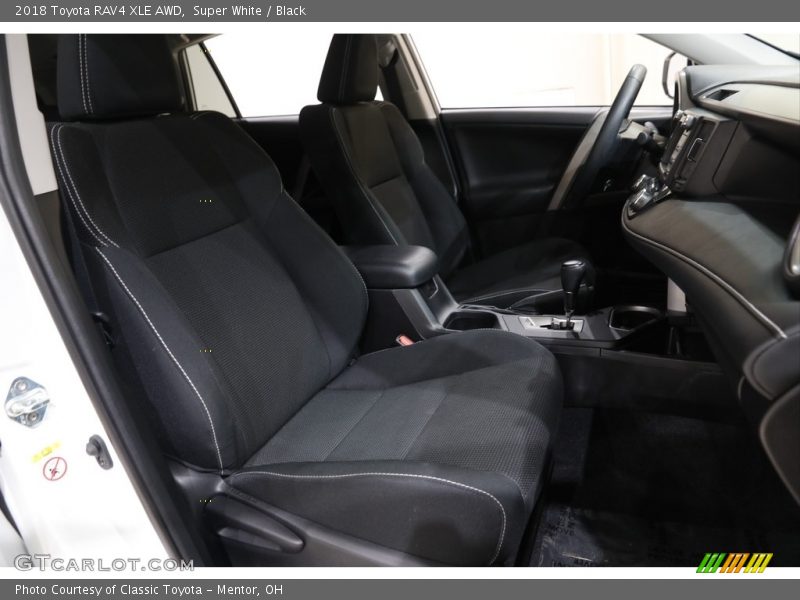 Super White / Black 2018 Toyota RAV4 XLE AWD