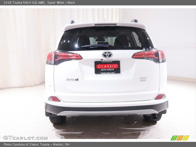 Super White / Black 2018 Toyota RAV4 XLE AWD