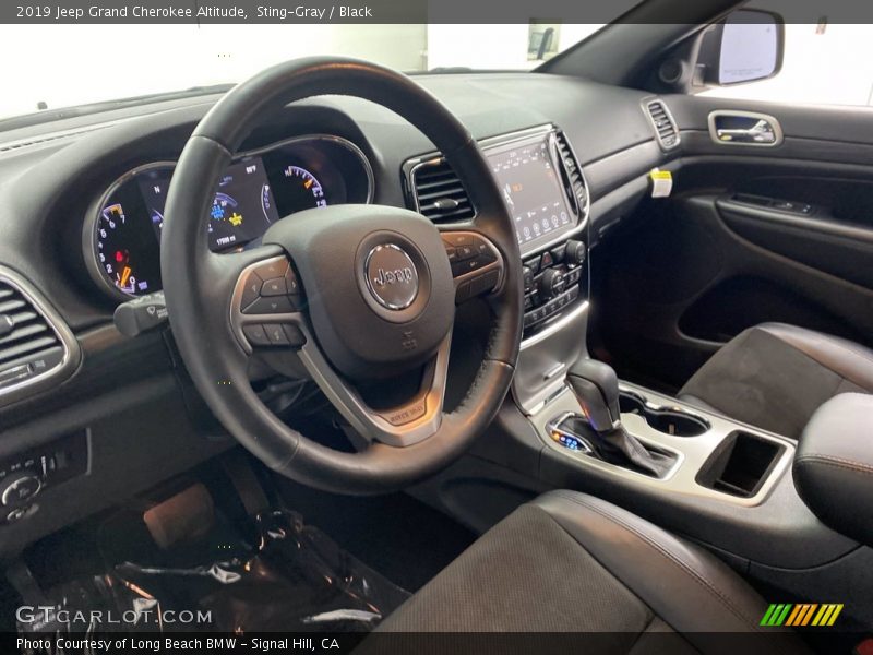 Sting-Gray / Black 2019 Jeep Grand Cherokee Altitude