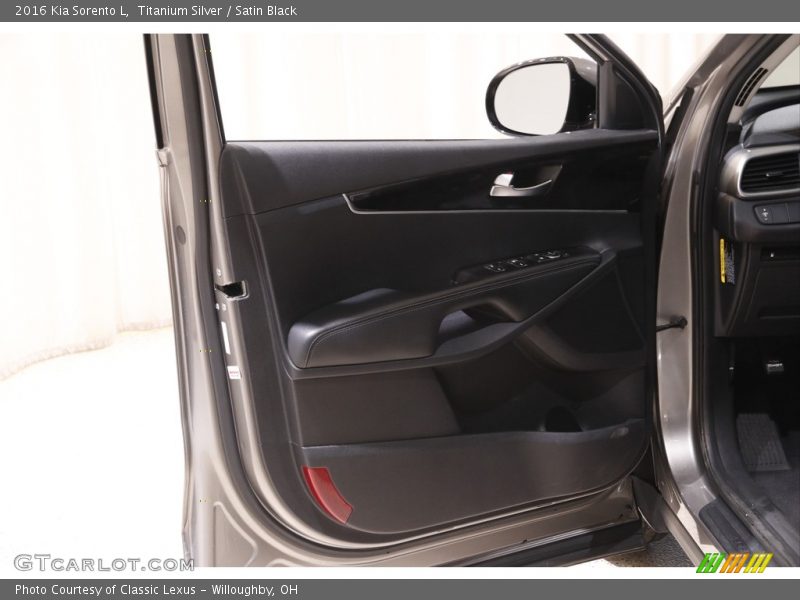 Titanium Silver / Satin Black 2016 Kia Sorento L