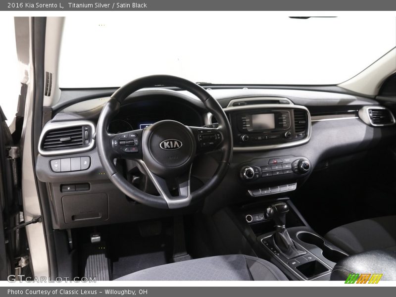 Titanium Silver / Satin Black 2016 Kia Sorento L