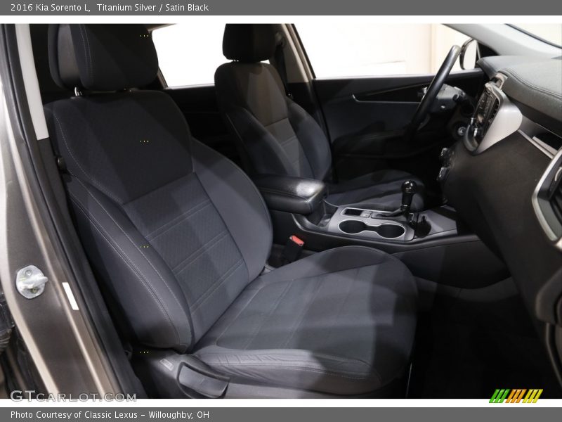 Titanium Silver / Satin Black 2016 Kia Sorento L
