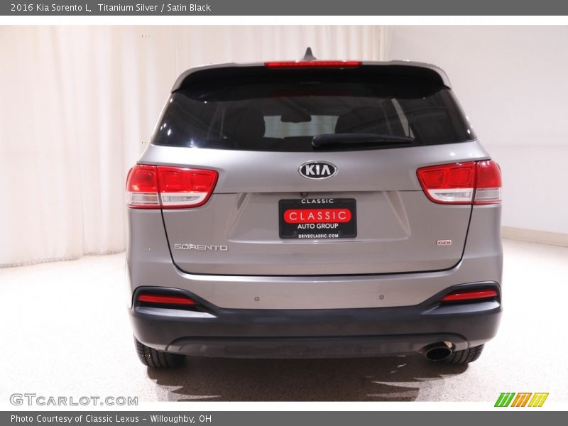 Titanium Silver / Satin Black 2016 Kia Sorento L