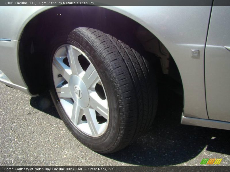 Light Platinum Metallic / Titanium 2006 Cadillac DTS