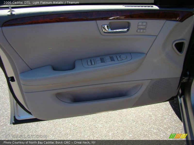 Light Platinum Metallic / Titanium 2006 Cadillac DTS