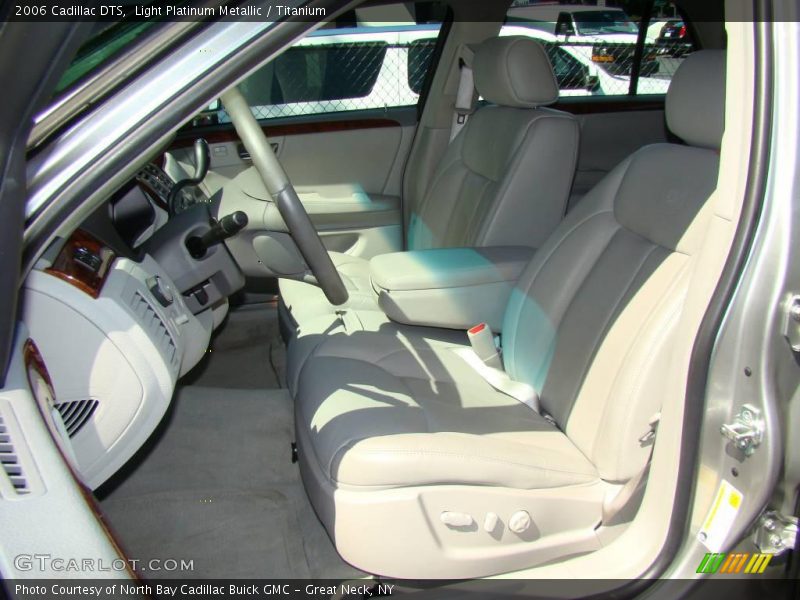 Light Platinum Metallic / Titanium 2006 Cadillac DTS