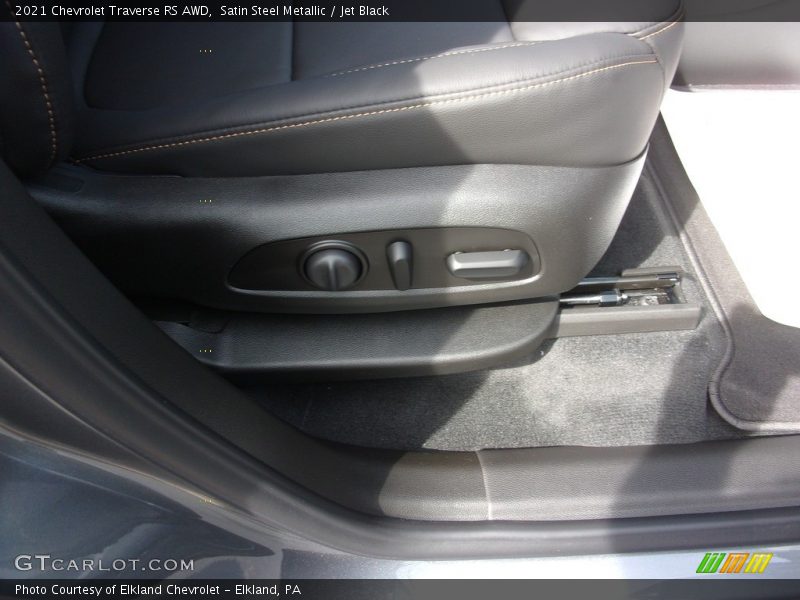 Satin Steel Metallic / Jet Black 2021 Chevrolet Traverse RS AWD