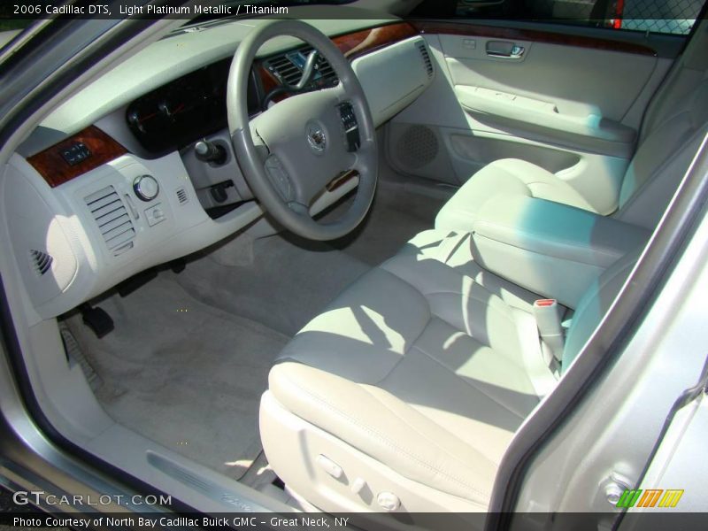 Light Platinum Metallic / Titanium 2006 Cadillac DTS