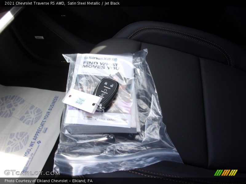Satin Steel Metallic / Jet Black 2021 Chevrolet Traverse RS AWD