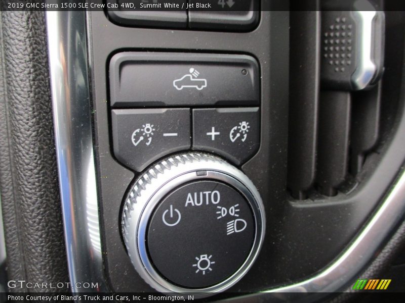 Summit White / Jet Black 2019 GMC Sierra 1500 SLE Crew Cab 4WD