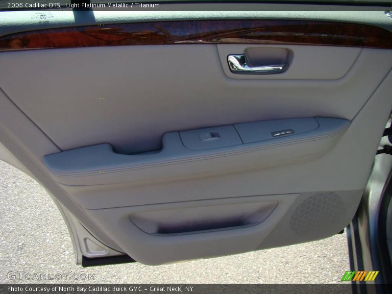 Light Platinum Metallic / Titanium 2006 Cadillac DTS