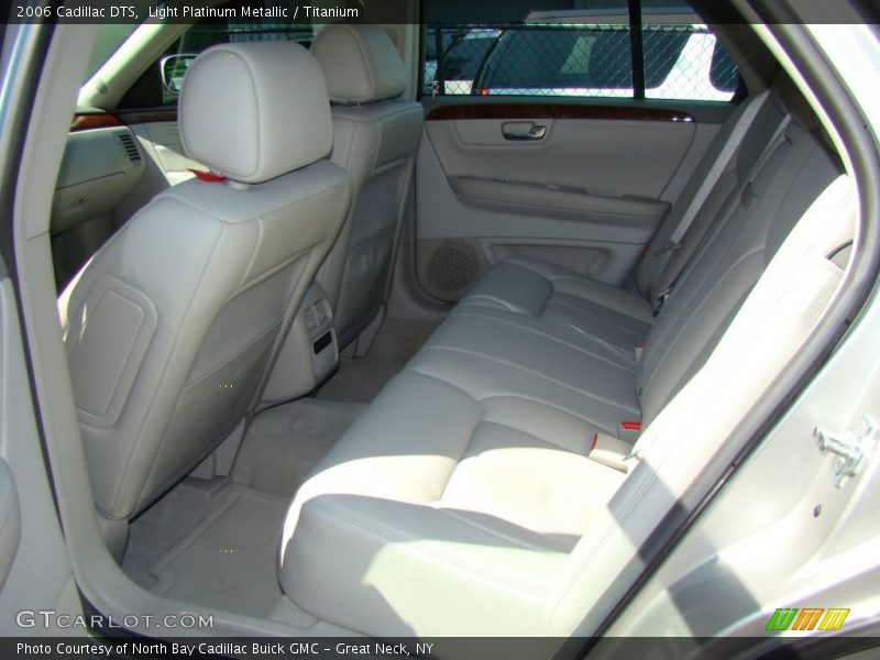 Light Platinum Metallic / Titanium 2006 Cadillac DTS